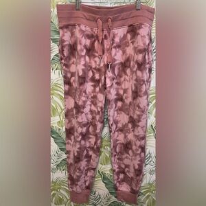 Athleta, balanced printed jogger, size M, one of my favorites!!